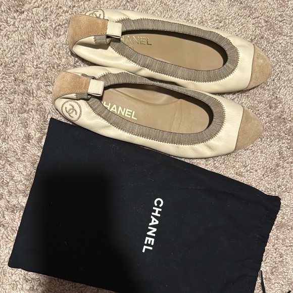 CHANEL Two-Tone Ballet Flats in Beige and Cream - Picture 1 of 9